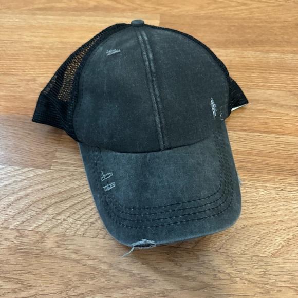 Black Bun Hat - Picture 1 of 4